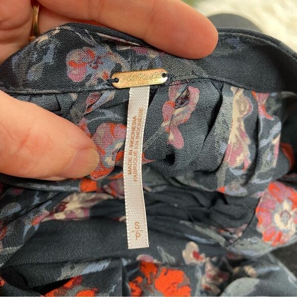 Free People Pebble Crepe So Fine Smocked Floral Tunic Top - Picture 9 of 10